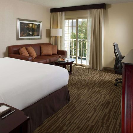 Doubletree By Hilton Raleigh Durham Airport At Research Triangle Park Hotel ภายนอก รูปภาพ
