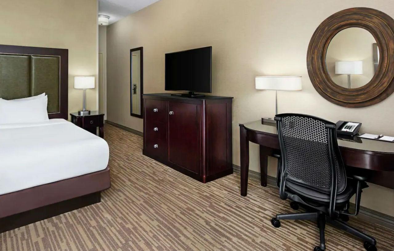 Doubletree By Hilton Raleigh Durham Airport At Research Triangle Park Hotel ภายนอก รูปภาพ