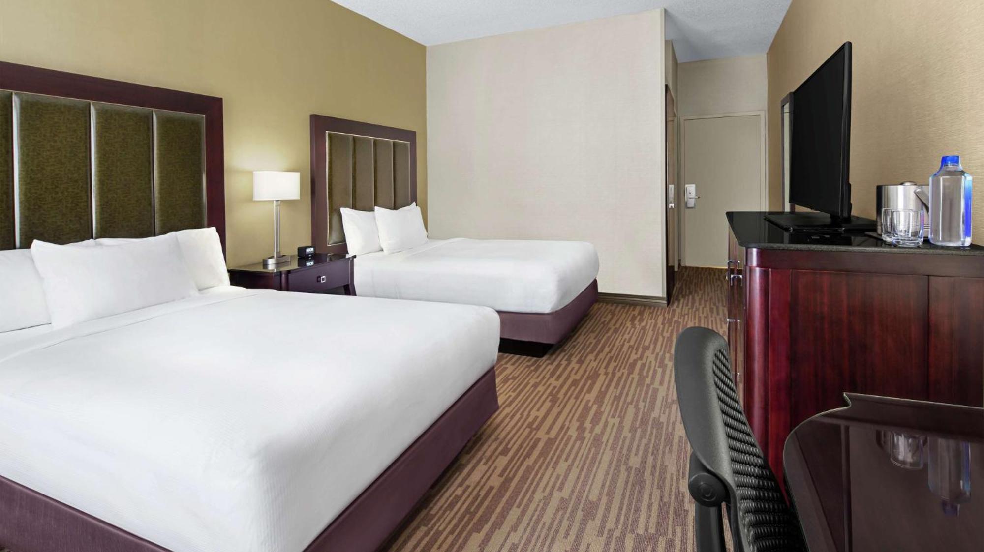 Doubletree By Hilton Raleigh Durham Airport At Research Triangle Park Hotel ภายนอก รูปภาพ