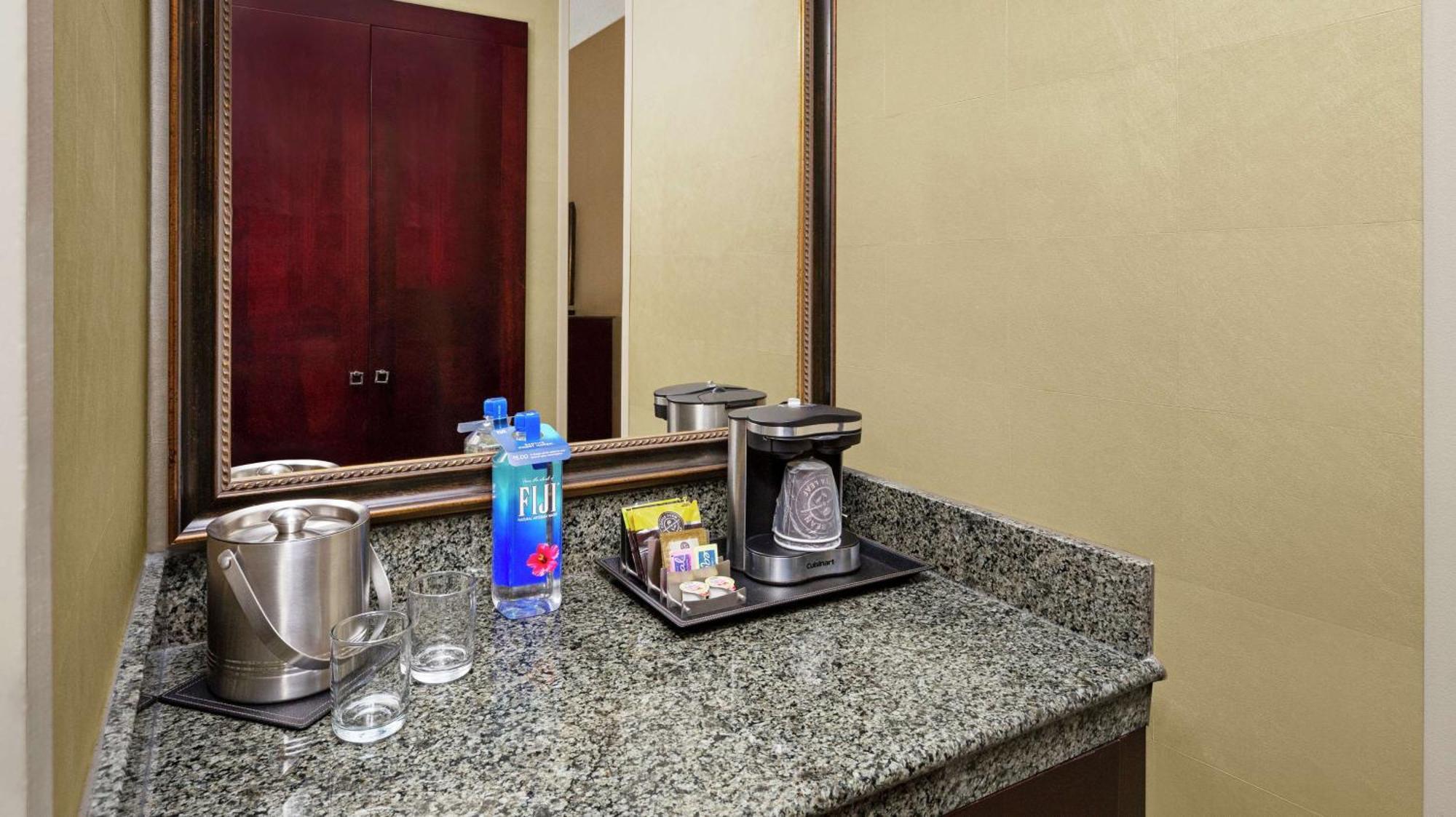 Doubletree By Hilton Raleigh Durham Airport At Research Triangle Park Hotel ภายนอก รูปภาพ