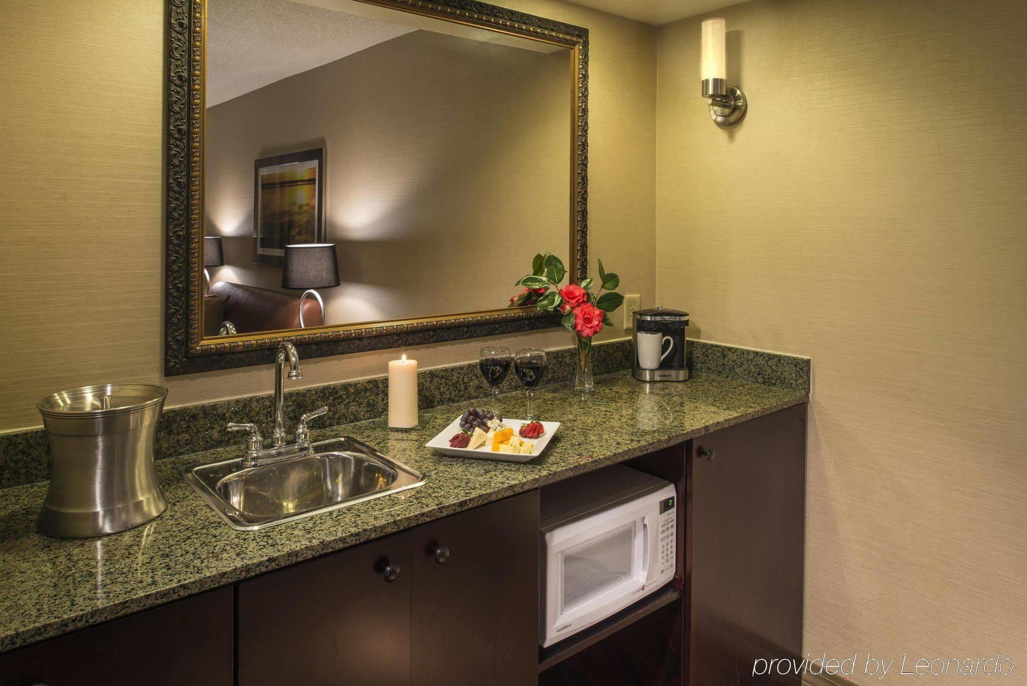 Doubletree By Hilton Raleigh Durham Airport At Research Triangle Park Hotel ภายนอก รูปภาพ